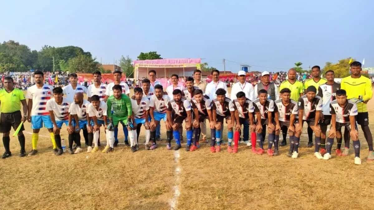 शानदार प्रदर्शन: सिमडेगा फुटबॉल प्रतियोगिता में युवा खिलाड़ियों ने दिखाया कमाल
