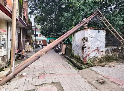 लखनऊ में राहत: तीन दिन बाद बिजली के खंभे का करंट ठीक किया गया