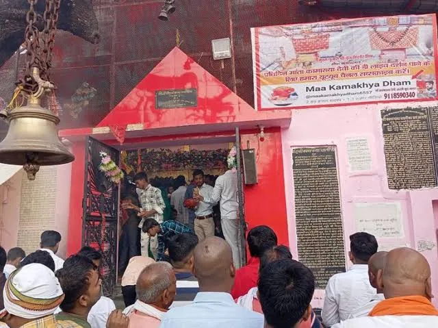 नवरात्र उत्सव: तीसरे दिन मां चंद्रघंटा की आराधना के लिए मंदिरों में उमड़ी श्रद्धालुओं की भीड़