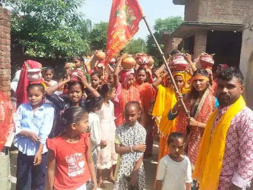 भक्ति का माहौल: भीखमपुर की महिलाएं कटराघाट से जल लाकर करेंगी जलाभिषेक