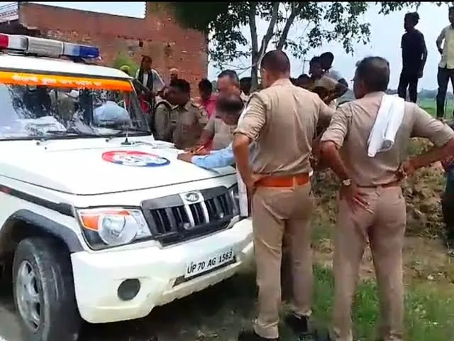 संदिग्ध मौत: कौशांबी में पेड़ से लटका मिला महिला का शव, परिवार तलाशता रहा