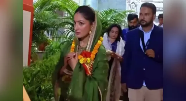 फिल्म का प्रमोशन: यामी गौतम ने पटना पहुंचकर पटन देवी और गुरुद्वारे में टेका मत्था