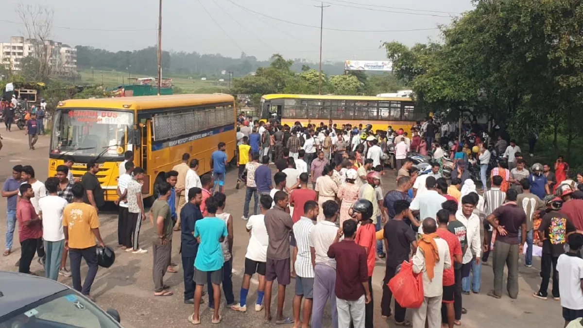 सड़क हादसा: कठुआ में स्कूल बस ने मारी मिनी बस को टक्कर, बाल-बाल बचे बच्चे