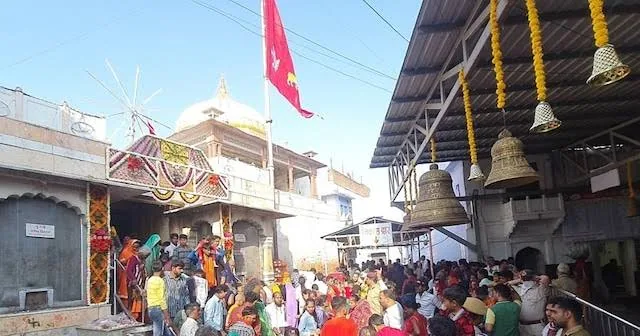 कैलादेवी मंदिर का इतिहास: चंबल के खूंखार डकैत भी चढ़ाते थे यहां घंटा