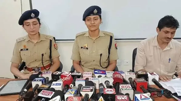 साइबर ठगी: स्वरूपनगर के 72 वर्षीय डॉक्टर से 48 लाख रुपये ठगे, महिला समेत तीन गिरफ्तार