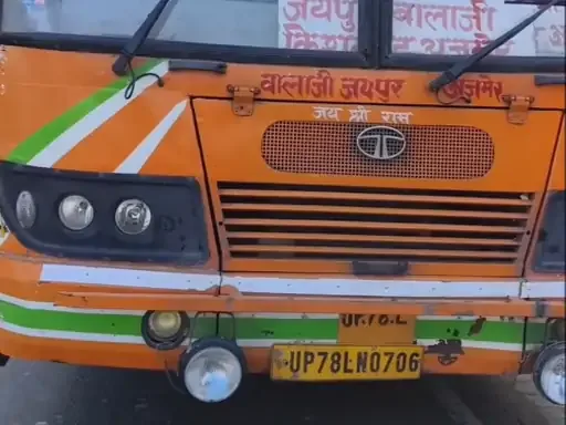 साण्डी में हंगामा: रोडवेज बस की टक्कर के बाद चालक और बाइक सवार में भिड़ंत