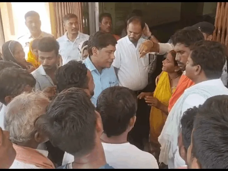 अस्पताल में हंगामा: प्रसव के बाद नवजात की मौत पर परिजनों का लापरवाही का आरोप