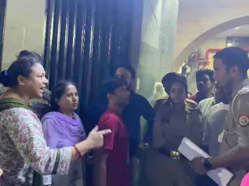 अस्पताल में हंगामा: गॉलब्लैडर के ऑपरेशन के बाद महिला की बिगड़ी सेहत, छह घंटे तक चला विवाद