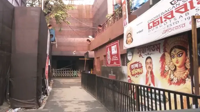 दुर्गा पूजा हादसा: कोलकाता में पंडाल की घटना के बाद 12 लोग हिरासत में