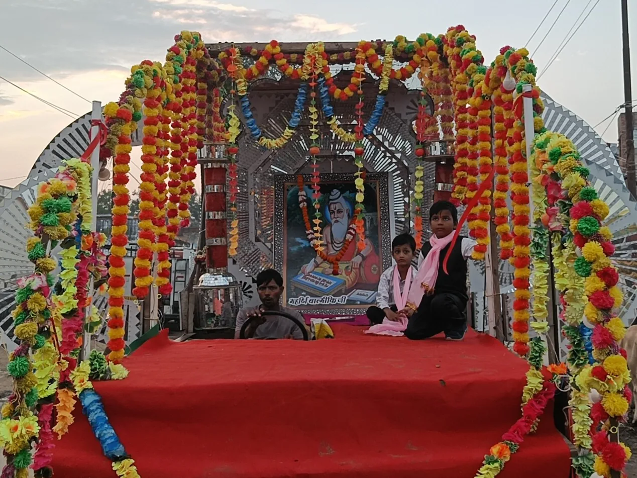 महर्षि वाल्मीकि प्राकट्योत्सव: लखनऊ में समारोह के पोस्टर का औपचारिक विमोचन