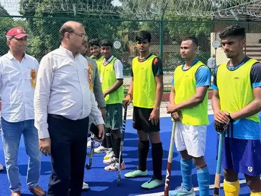 हॉकी चयन ट्रायल: उदय प्रताप महाविद्यालय में 40 खिलाड़ियों ने दिखाया कौशल, 27 का चयन