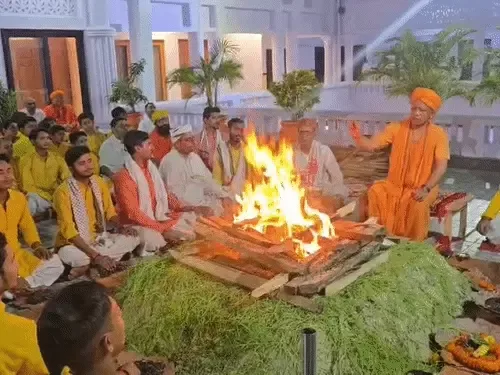 महानिशा पूजन: मुख्यमंत्री योगी ने गोरखनाथ मंदिर में की विशेष आराधना