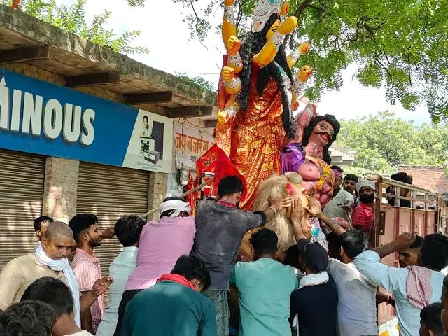 भव्य आयोजन: भदोही में 950 स्थानों पर स्थापित होंगी मां की प्रतिमाएं