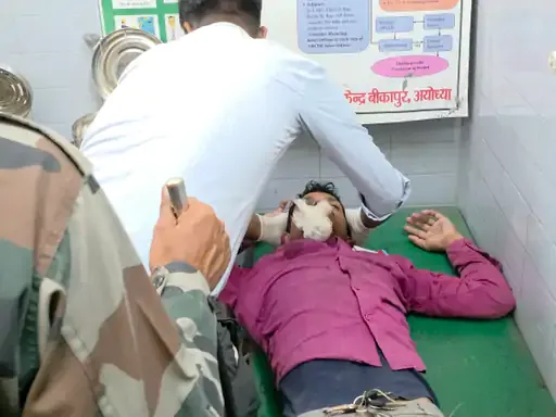 खौफनाक हमला: बीकापुर में घर लौटते वक्त इलेक्ट्रीशियन पर धारदार हथियार से जानलेवा वार