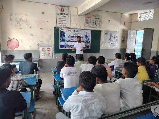 गोरखपुर में नवाचार: छात्रों ने तकनीकी कौशल और रचनात्मकता का किया प्रदर्शन