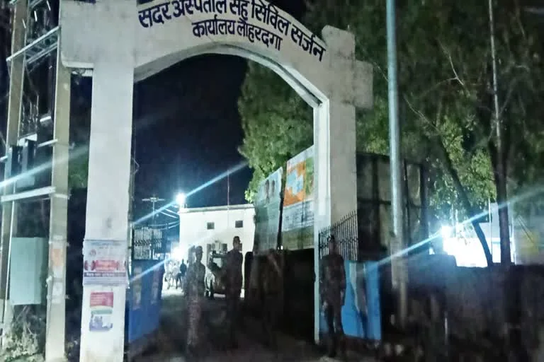 अस्पताल में लापरवाही: सदर अस्पताल परिसर के अंदर संदिग्ध सामग्री मिलने पर विशेष जांच का गठन