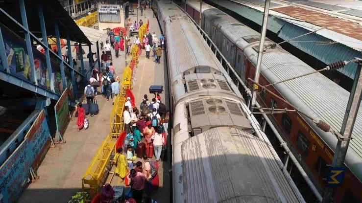 रेलवे बोर्ड निरीक्षण: अतिरिक्त सदस्य ने किया अमृत भारत ट्रेन के इंजन निर्माण का अवलोकन
