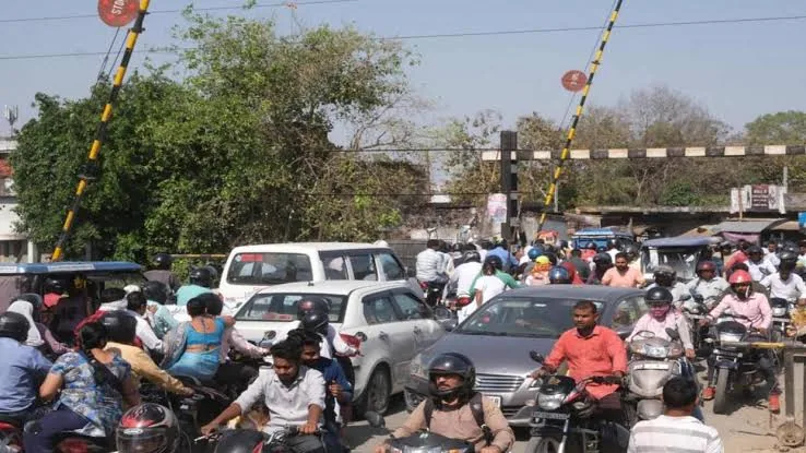 यातायात राहत: गोरखपुर में रेलवे फाटक की समस्या का समाधान कर ओवरब्रिज का निर्माण