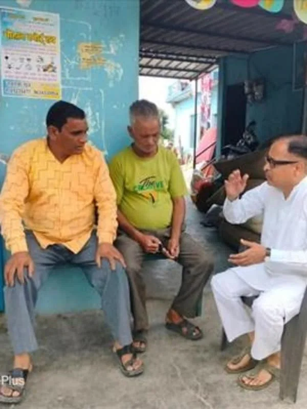 राजनीतिक संवाद: विकासनगर के तौली-भूड में ग्रामीणों से मिले कांग्रेस जिलाध्यक्ष संजय किशोर महेंद्रु