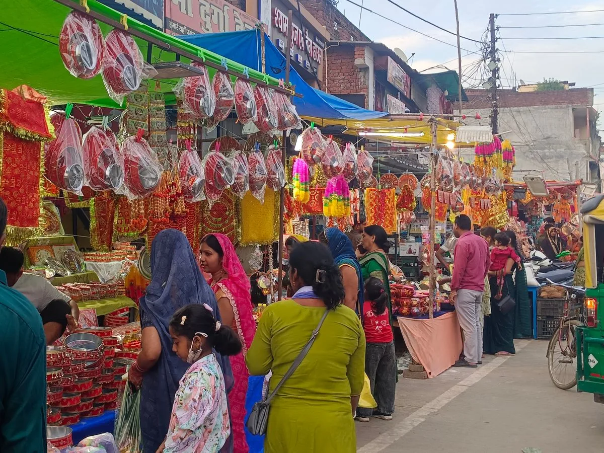 त्योहारी बाजार: हमीरपुर में स्वदेशी उत्पादों से सजेंगी दुकानें और महिलाएं करेंगी बिक्री