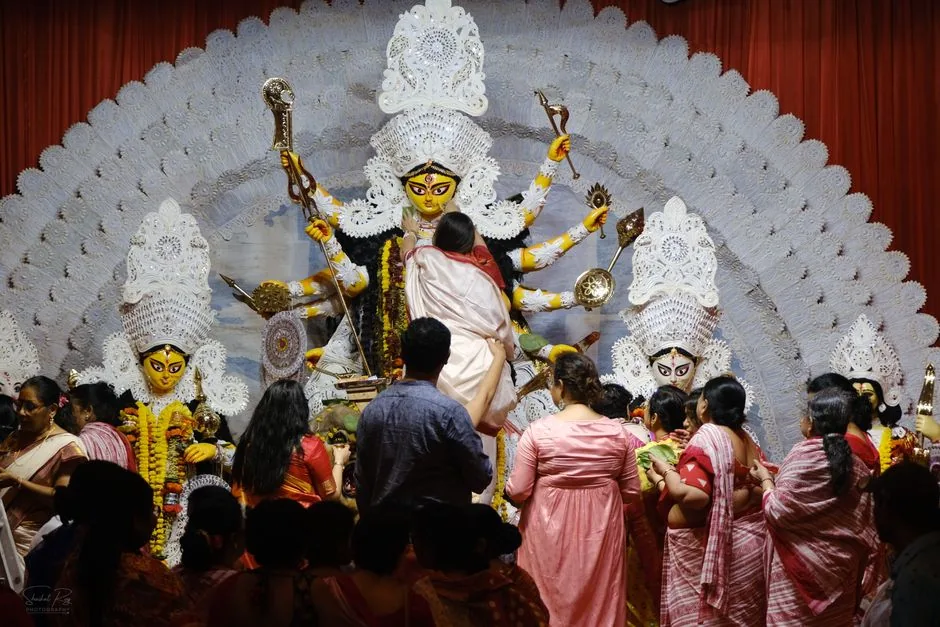 रोहिणी दुर्गा पूजा: बंगाली मंदिर में उत्साह और भक्ति का माहौल