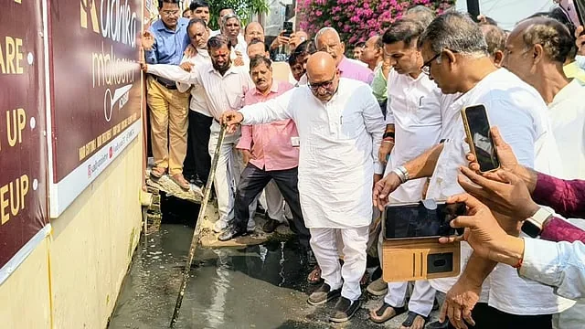 जलभराव पर तीखा हमला: अजय राय ने मुख्यमंत्री के गृह जिले में व्यवस्था को घेरा