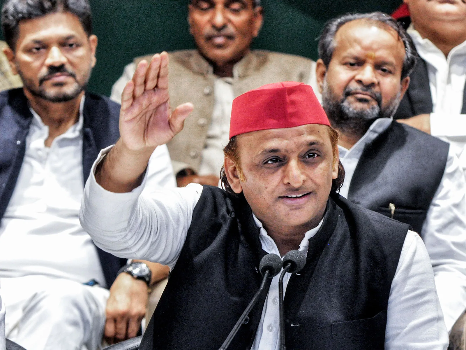 राजनीतिक हलचल: अखिलेश यादव ने किया 2027 के चुनाव के लिए पीडीए के प्रणपत्र का बड़ा ऐलान