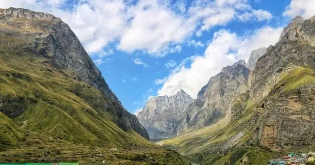 उत्कृष्ट प्रदर्शन: पिथौरागढ़ में पावनी और रितेश का मॉडल प्रथम स्थान पर