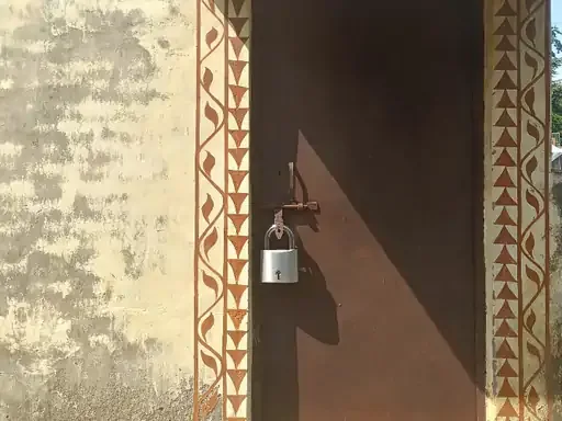 स्वास्थ्य सेवाओं पर संकट: बिल्हौर में सीएचओ की हड़ताल से आरोग्य मंदिर बंद
