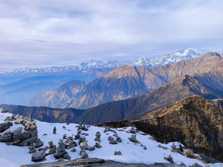 उत्तराखंड में मौसम का मिजाज: पहाड़ी जिलों में बारिश और बर्फबारी के साथ मैदानी इलाकों में ठंड