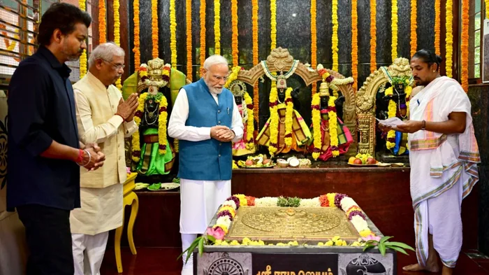 मंदिर दर्शन और राजनीतिक हलचल: पीएम मोदी और थलपति विजय की मुलाकात के साथ संसद में बढ़ा गतिरोध