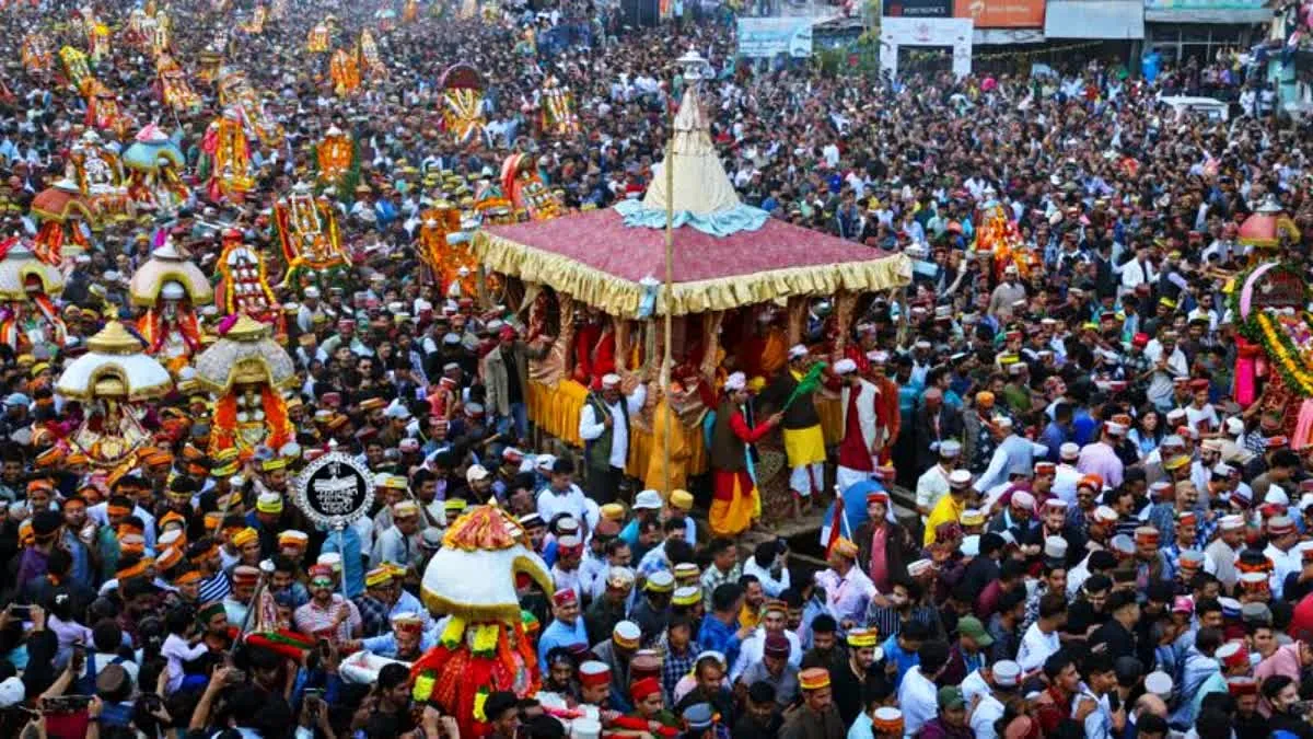 कारोबार का विस्तार: अंतरराष्ट्रीय कुल्लू दशहरा में स्थानीय उत्पादों की भारी बिक्री