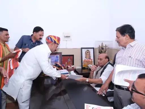 भूमि की मांग: रक्षा मंत्री से 25 एकड़ जमीन का निरीक्षण कराने का आग्रह