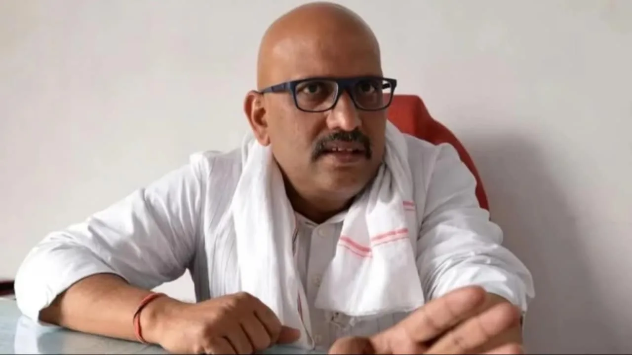 राजनीतिक हलचल: दिल्ली में वरिष्ठ नेताओं से मिलने के बाद अजय राय ने किया चुनाव लड़ने का ऐलान