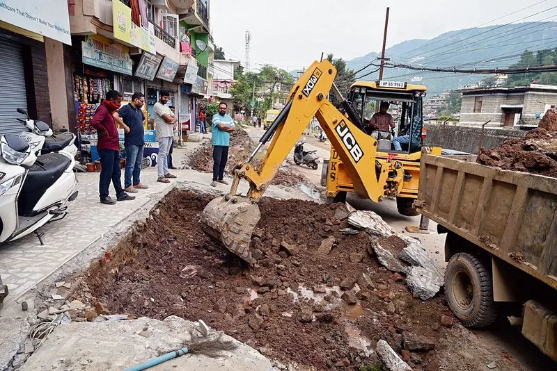 अवैध निर्माण पर कार्रवाई: रेवाड़ी में छह स्थानों पर प्रशासनिक टीम ने अवैध ढांचे ध्वस्त किए
