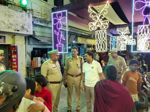 दुर्गा पूजा तैयारी: सरयू घाट और पूजा पंडालों की सुरक्षा व्यवस्था का प्रशासन ने लिया जायजा