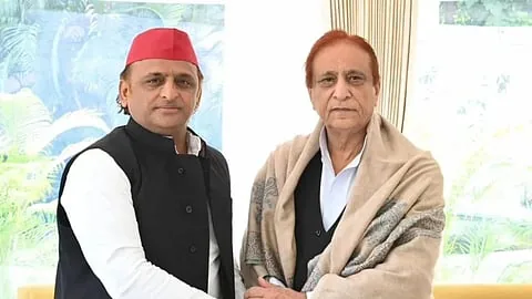 चुनावी हलचल: कांग्रेस ने सपा को सौंपी 172 सीटों की सूची, अखिलेश ने की आजम खान से मुलाकात