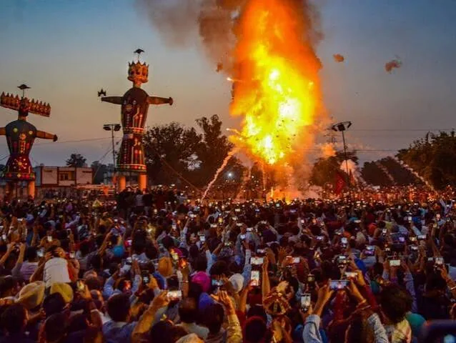 विजयादशमी पर्व: देश भर में हर्षोल्लास के साथ मनाया जा रहा है दशहरा, पुतला दहन और धार्मिक अनुष्ठान आज