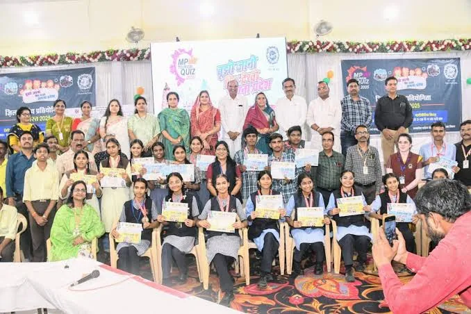 विद्यार्थियों का भविष्य: घर और कॉलेज मिलकर संवारेंगे शिक्षा का स्तर