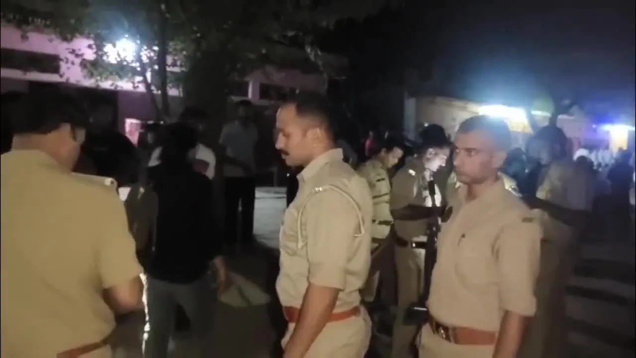 आगरा में खूनी खेल: शमशाबाद सर्किल में ताबड़तोड़ फायरिंग, एक किशोर की मौत और चार घायल