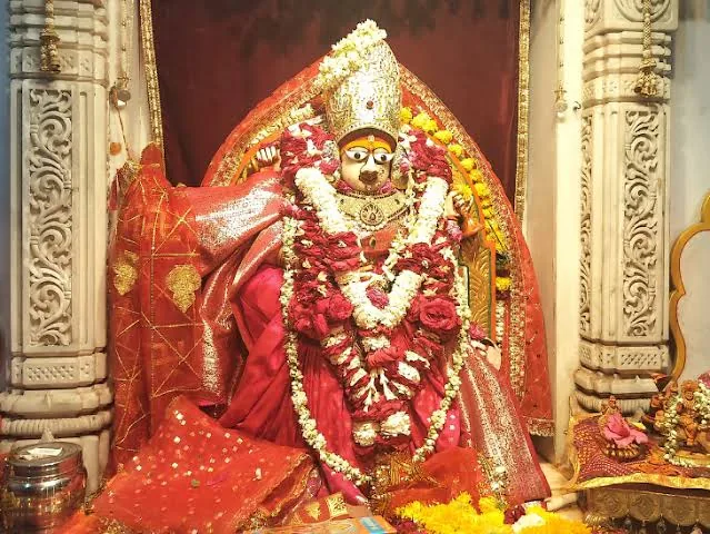 हरसिद्धि पीठ में दर्शन: नवरात्रि के पहले दिन भक्तों की भारी भीड़ जुटी