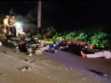 आगरा में सड़क हादसा: खंदौली क्षेत्र में मैक्स गाड़ी की टक्कर से दो बाइक सवार युवकों की मौत