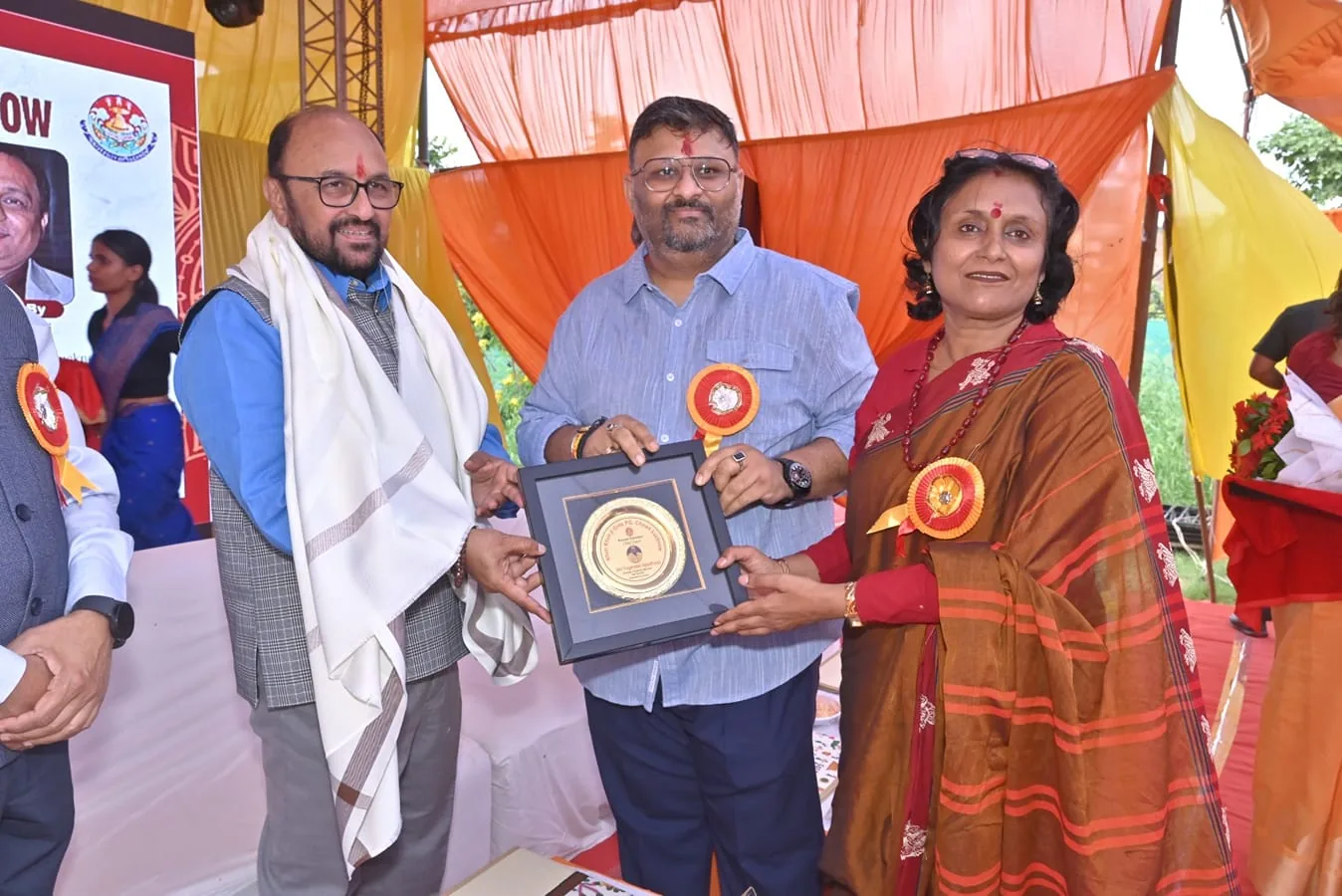 वार्षिकोत्सव का आयोजन: लखनऊ में मेधावी छात्राओं को सम्मानित किया गया