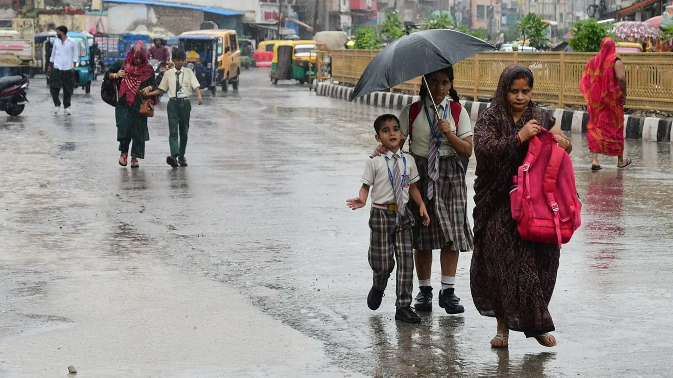 मौसम में बड़ा बदलाव: वाराणसी में तापमान आठ डिग्री गिरा, काशी में ठंड ने दी दस्तक
