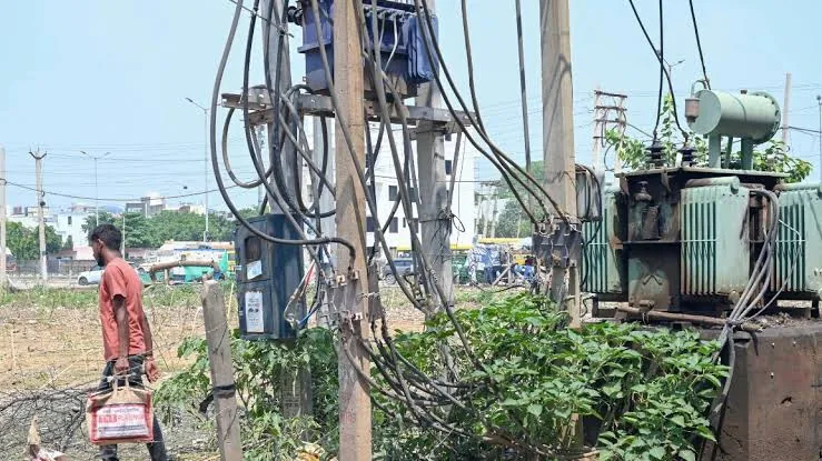 सीतापुर में बिजली संकट: 785 गांवों में ठप हुई बिजली आपूर्ति