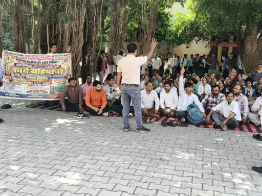डॉक्टरों की हड़ताल: आगरा में स्वास्थ्य सेवाएं पूरी तरह ठप