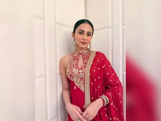 आर्मी ऑफिसर की बेटी और मैथ्स ग्रेजुएट अब बनेंगी 4000 करोड़ की फिल्म में शूर्पणखा