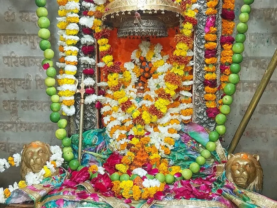 जिलाधिकारी का दौरा: सीतापुर में मां ललिता देवी मंदिर और चक्रतीर्थ की व्यवस्थाओं की समीक्षा