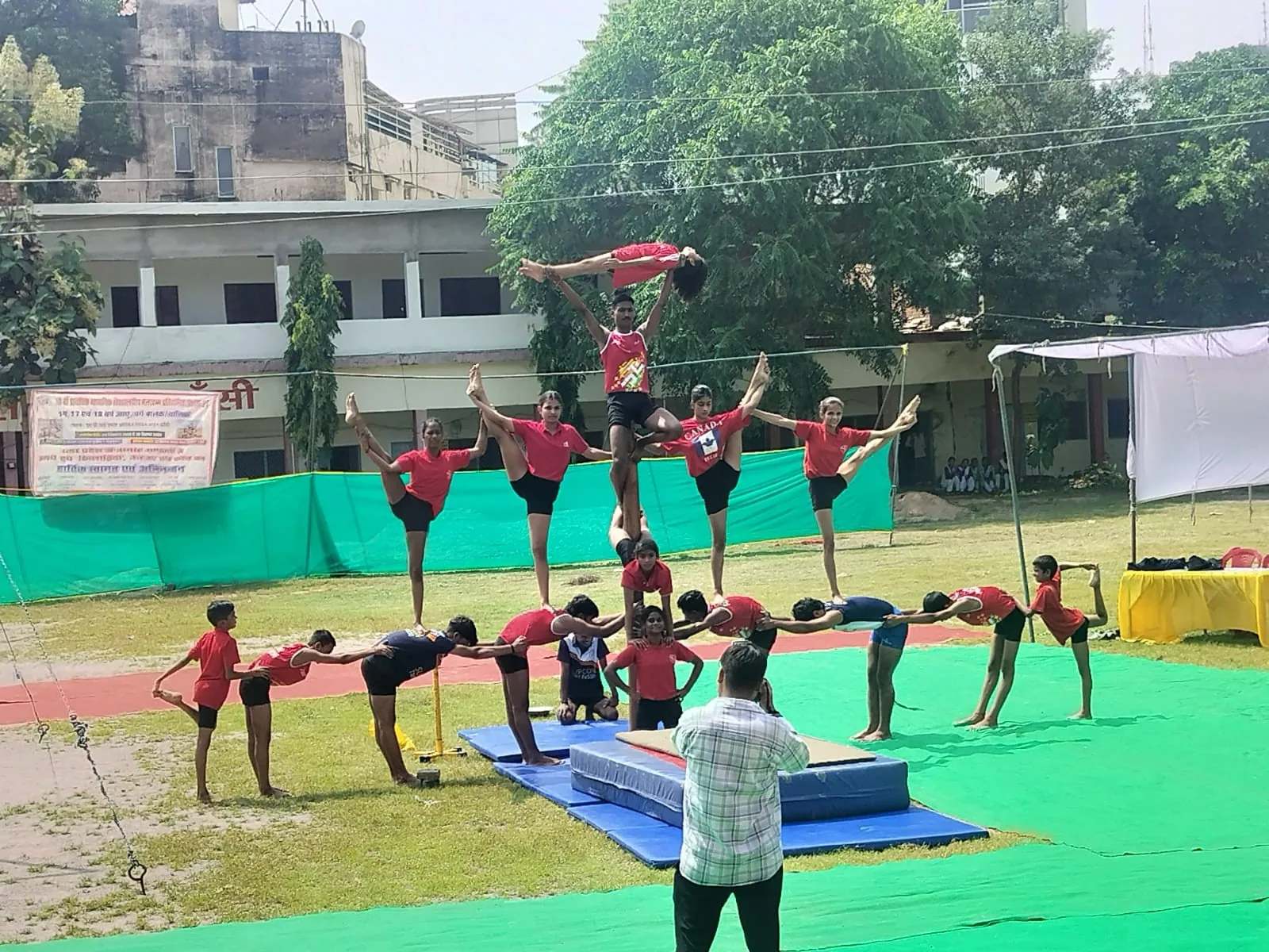 मल्लखंभ प्रतियोगिता: झांसी में खिलाड़ियों ने दिखाए साहसी और हैरतअंगेज करतब