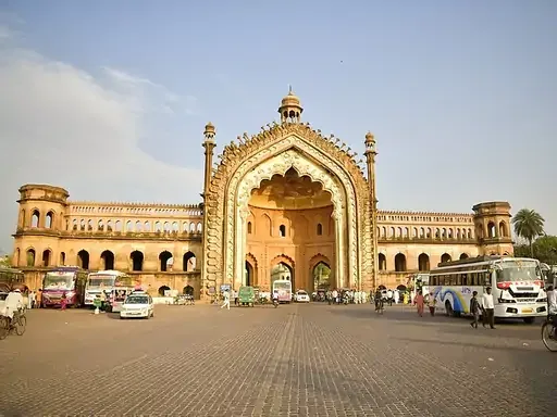 आर्थिक चुनौतियां: लखनऊ के संपादक ने रखी उत्तर प्रदेश के विकास पर अपनी राय